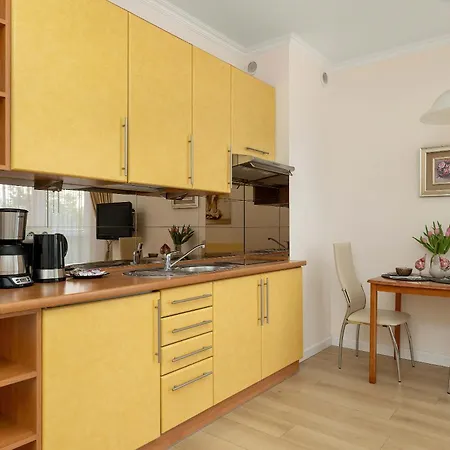 Spacerowa Cozy With Balcony In By Renters Колобжег