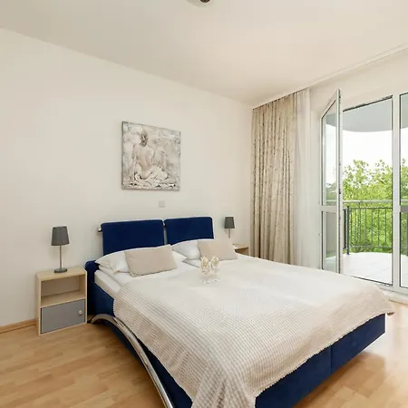 Spacerowa Cozy With Balcony In By Renters Kolobřeh